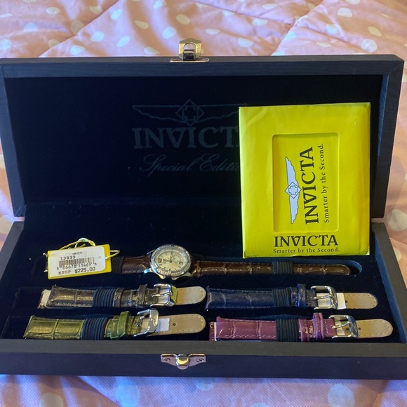 New invicta women watch set! Needs battery !!! - Picture 1 of 1